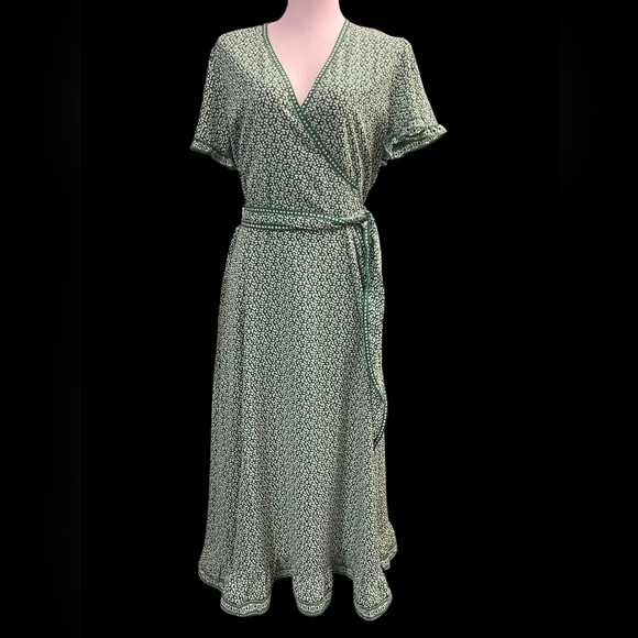 Max Studio Green Patterned Wrap Dress - Picture 2 of 9